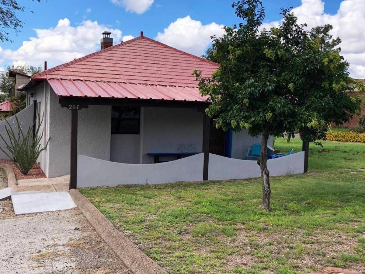 El Viejo Adobe - Across From Sul Ross Campus Bed & Breakfast Alpine Exterior photo